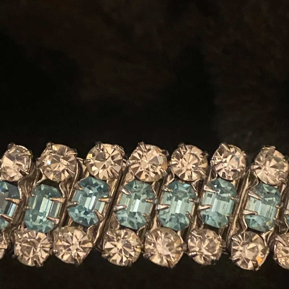 Vintage Light Blue Rhinestone Choker Necklace & Bracelet Set look @ the video - Picture 5 of 17